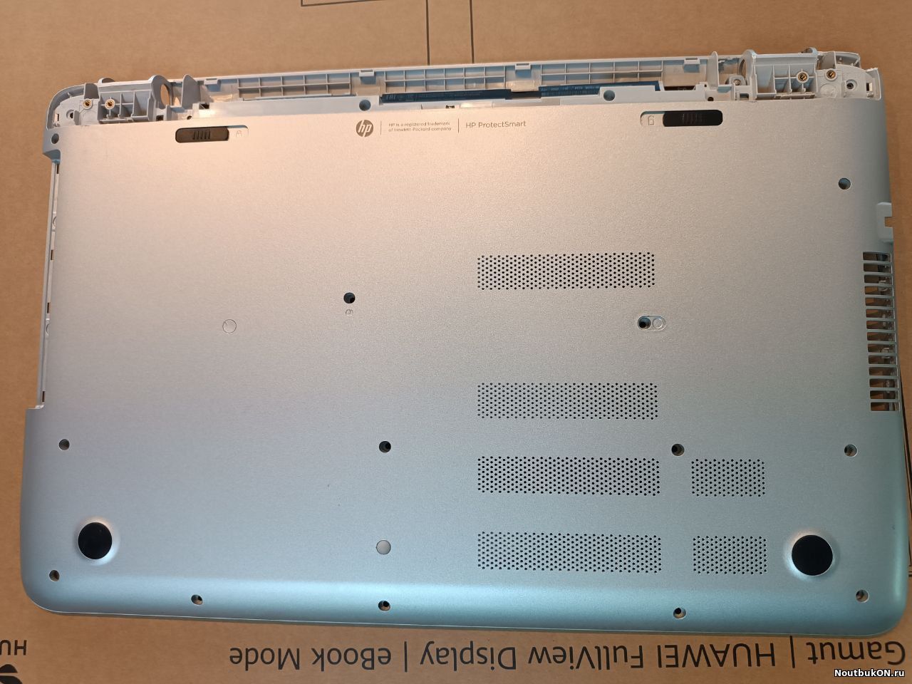 Часть корпуса для ноутбука HP Pavilion 17-F 17-P 17.3" ТОЛЬКО ПОДДОН EAY17005050 780086-001 ... ВНИМАНИЕ треснутый уголок см фото