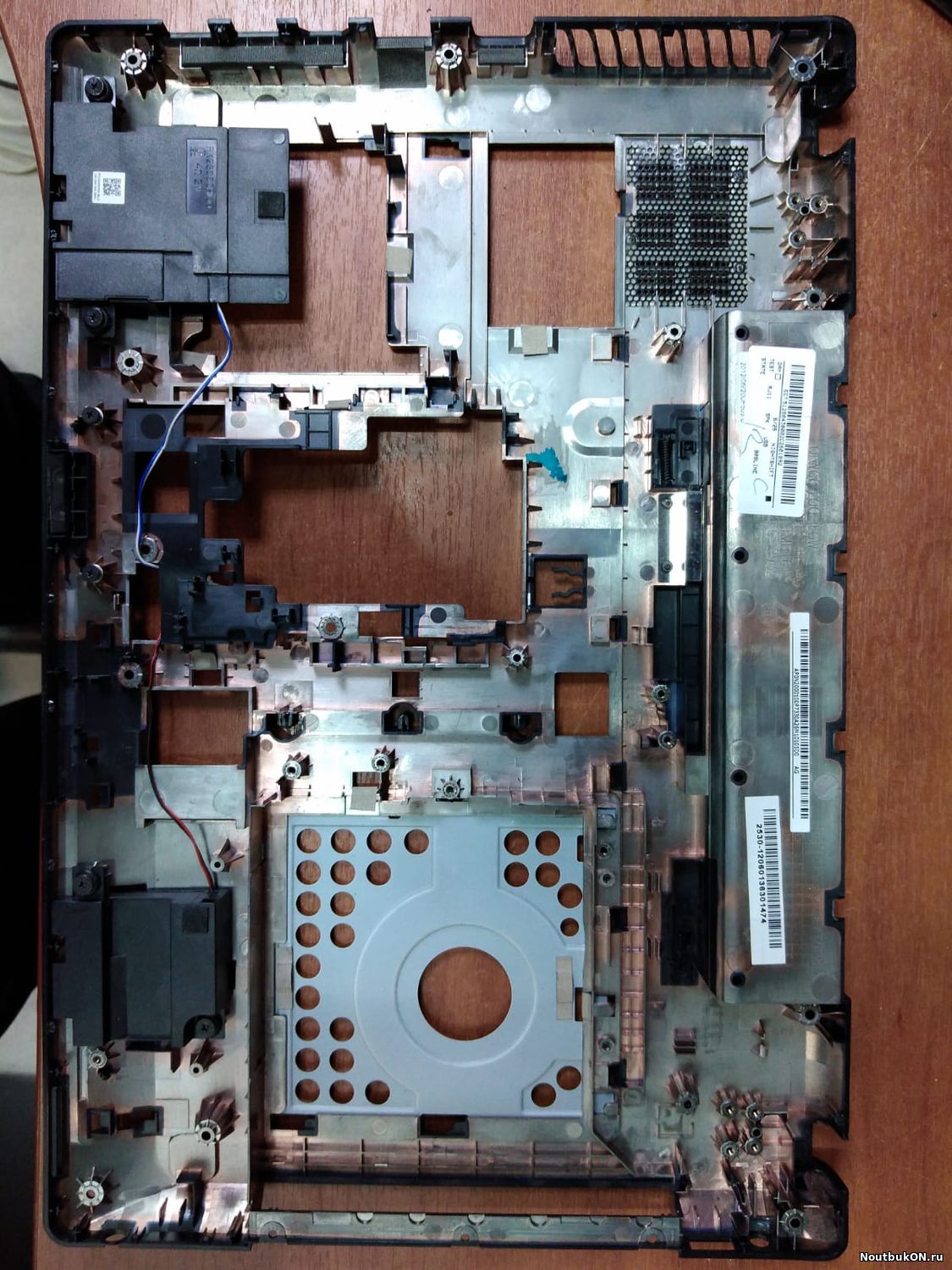 Часть корпуса ПОДДОН КОРЫТО для ноутбука Lenovo g585 g580 AP0N2000100 FA0N2000500 FA0N2000510 совместим с петлями шарнирами AM0N2000300 AM0N2000200 FA0N2000B00 AP0N2000404 ap04r000100