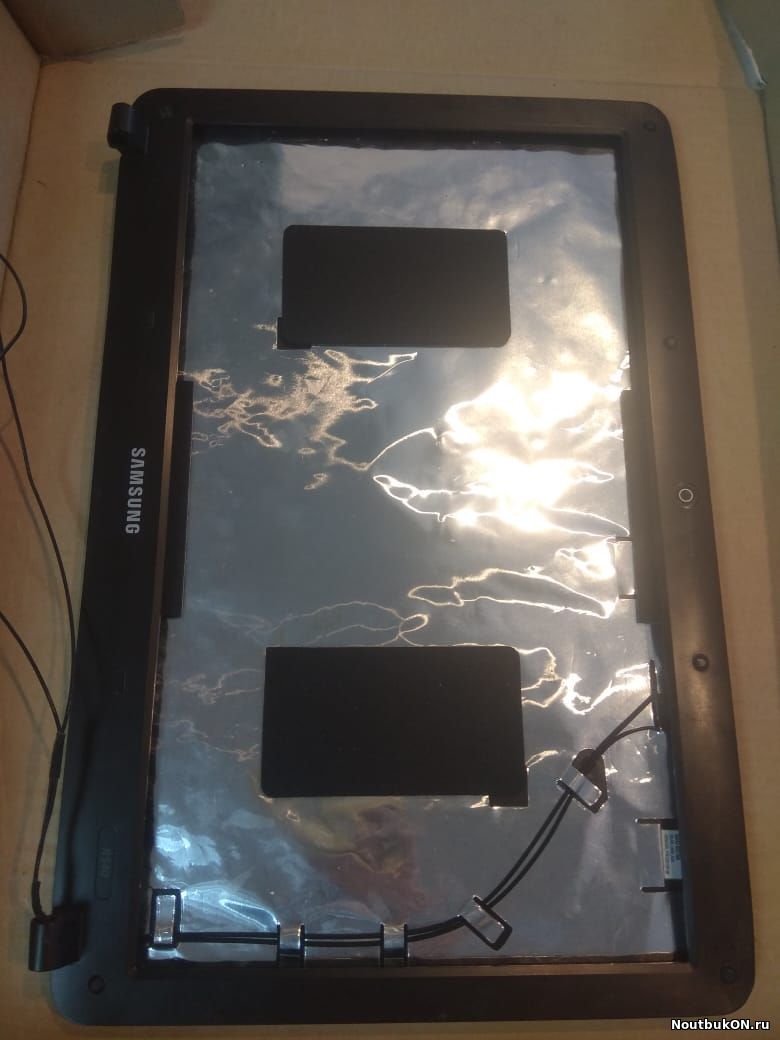 Часть корпуса крышка с рамкой для ноутбука Samsung R540 R528 R530 R540 R525 ba75-02560a