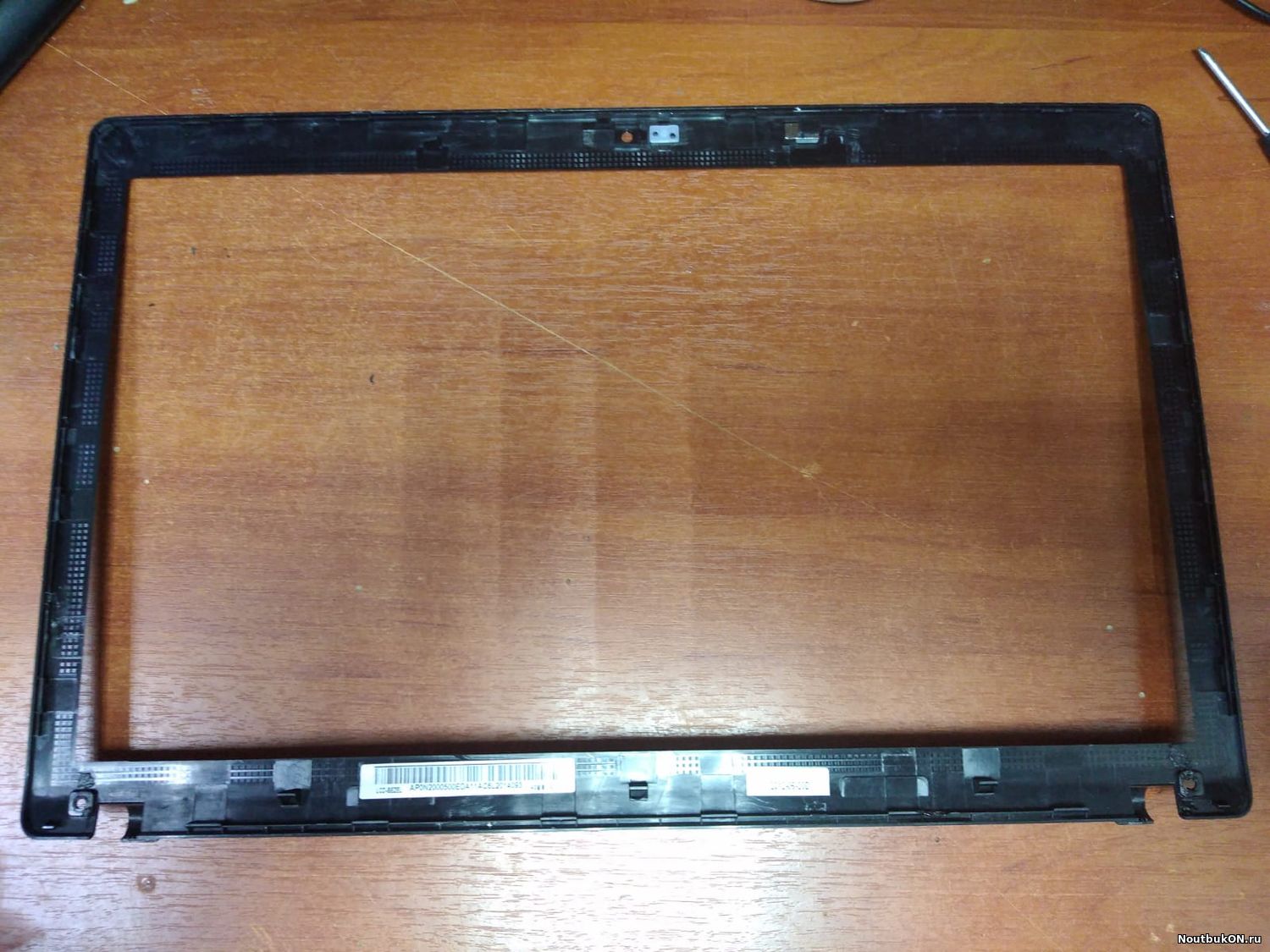 Часть корпуса РАМКА МАТРИЦЫ для ноутбука Lenovo g585 g580 	 20150 20137 AP0N2000300 FA0N2000800  совместим с петлями шарнирами AM0N2000300 AM0N2000200 20150 20137