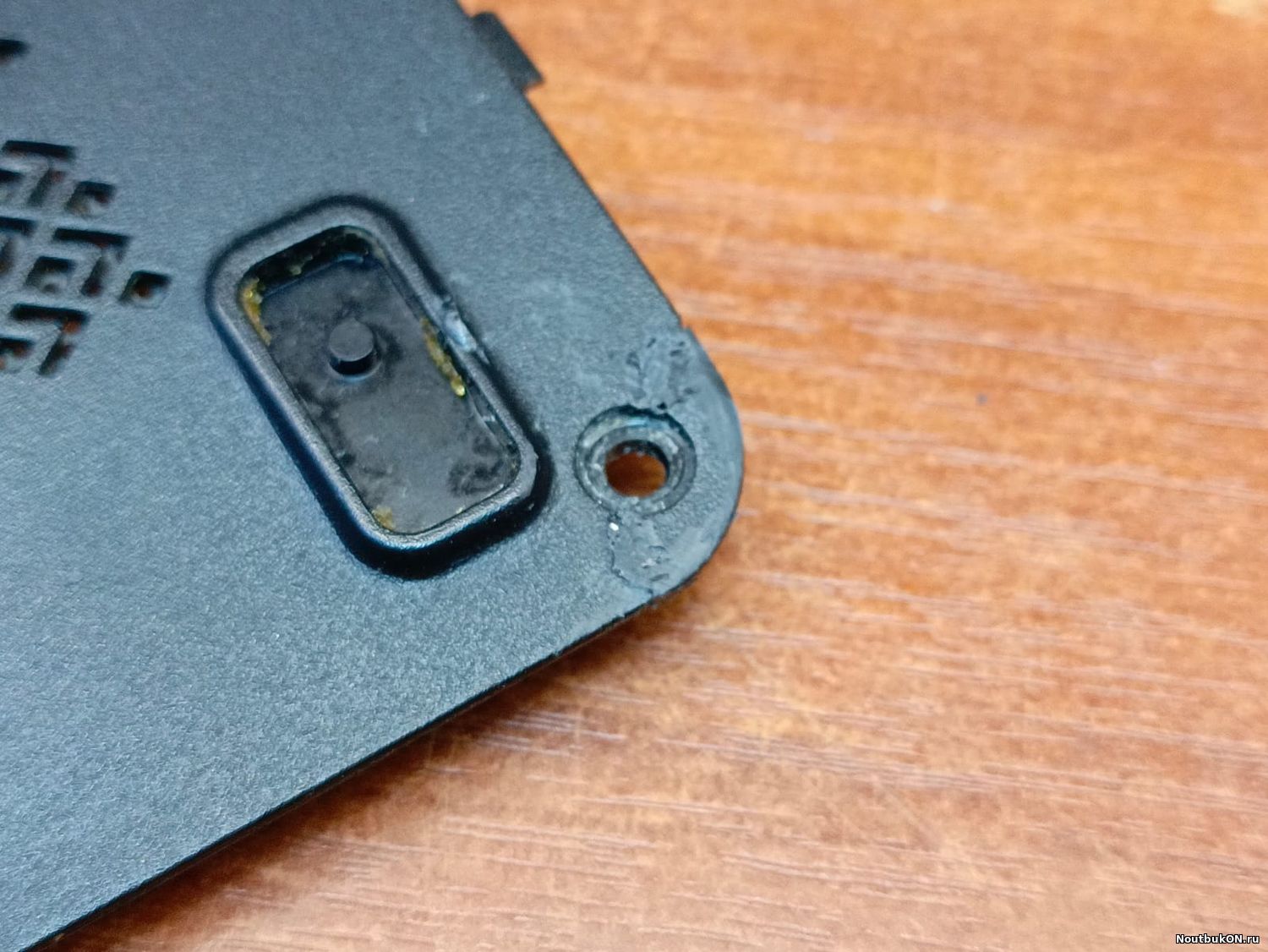 Часть корпуса крышка отсека hdd cpu ram для ноутбука Lenovo g565 AP0EZ000300, AP0EZ0003001 к нижней части корпуса трещина на уголке запаяна