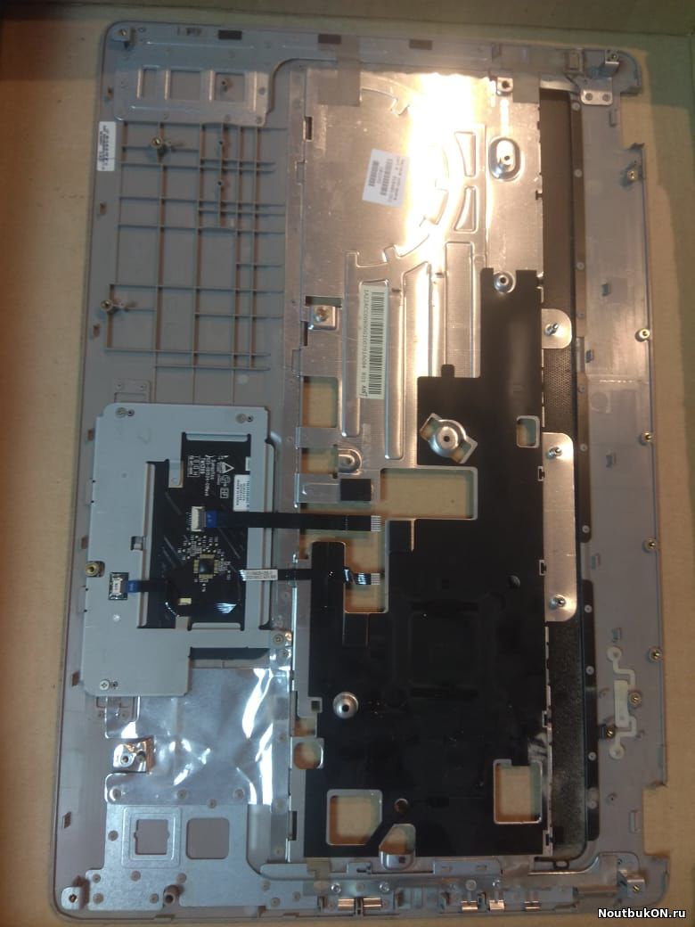 Часть корпуса топ-кейс памрест palmrest для ноутбука HP Compaq Presario CQ72, HP G72, 17.3" 616490-001 1A22ACC00600