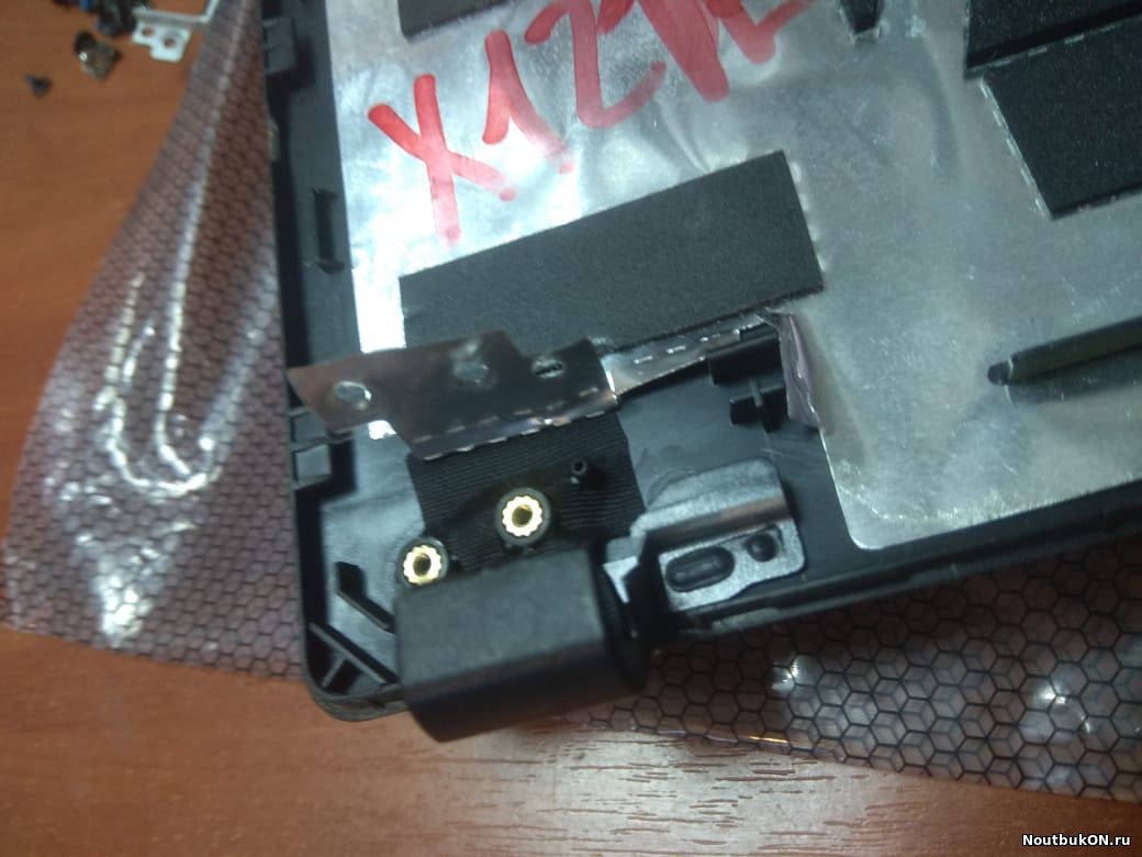 Часть корпуса крышка с рамкой для ноутбука IBM  Lenovo ThinkPad X121E X131E X140E E520 E120 32FL8LCLV10 04W2219 11.6"