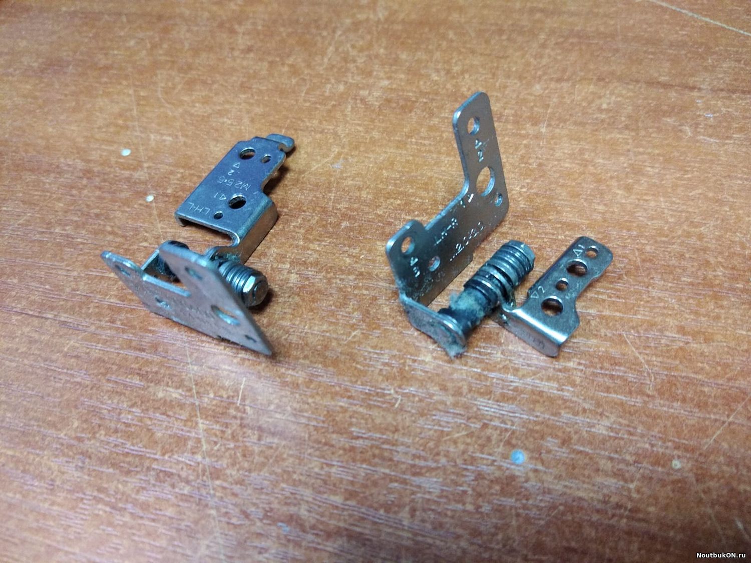 Петли (стойки, шарниры) для Lenovo U260 (AM0DZ000400, AM0DZ000500, 31047053)