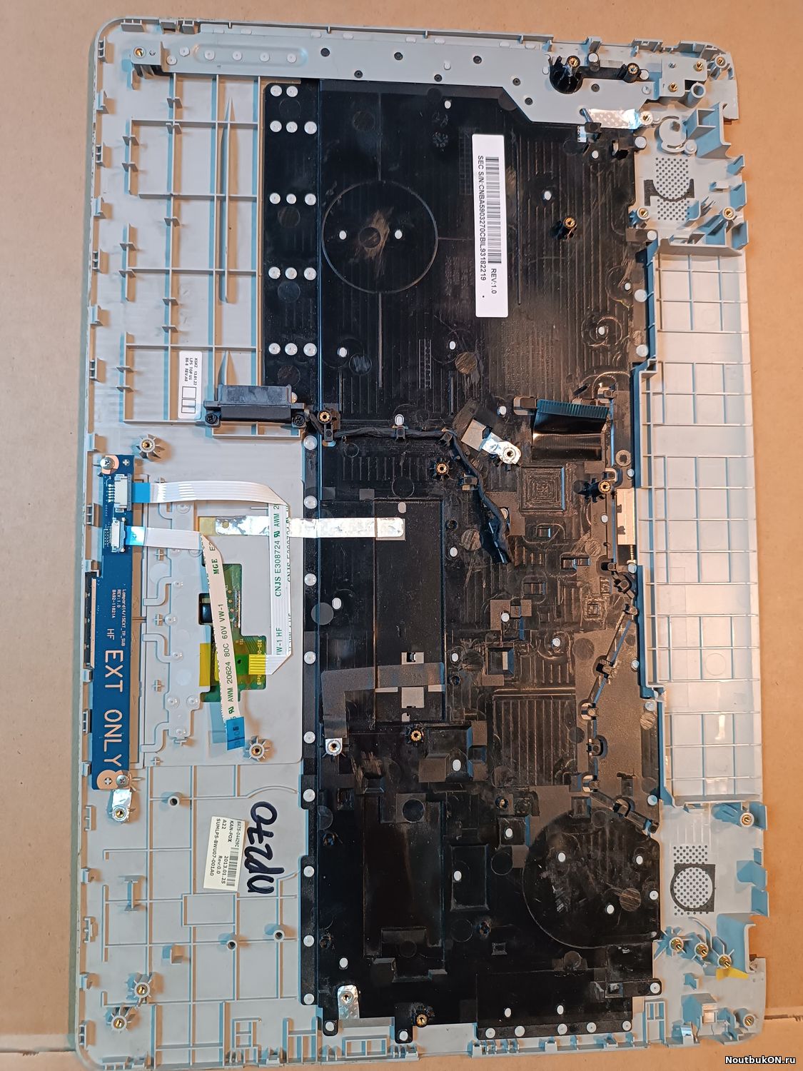Топкейс топ-кейс с клавиатурой палмрест palmrest для ноутбука samsung NP270E5E ba75-04429c СЕРЕБРИСТЫЙ ЕСТЬ ПОТЕРТОСТИ
