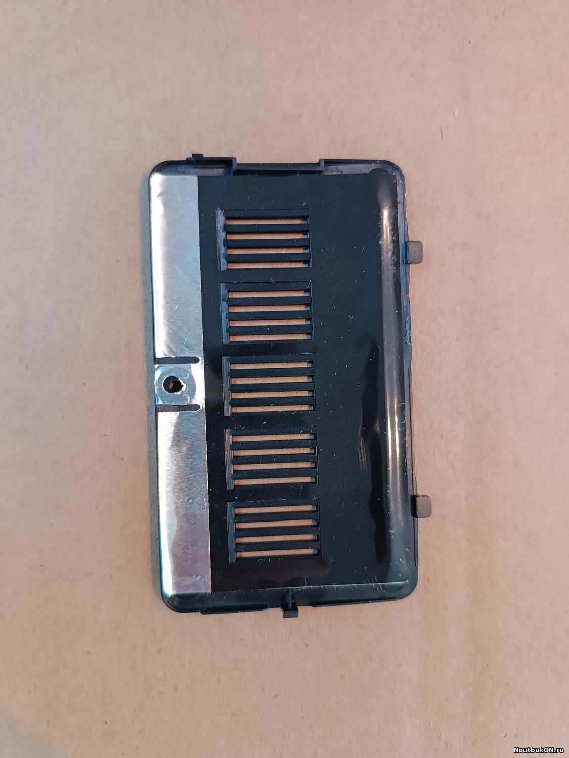 часть корпуса крышка отсека оперативной памяти ram для нетбука MSI U160DXH СОСТОЯНИЕ ОТЛИЧНОЕ