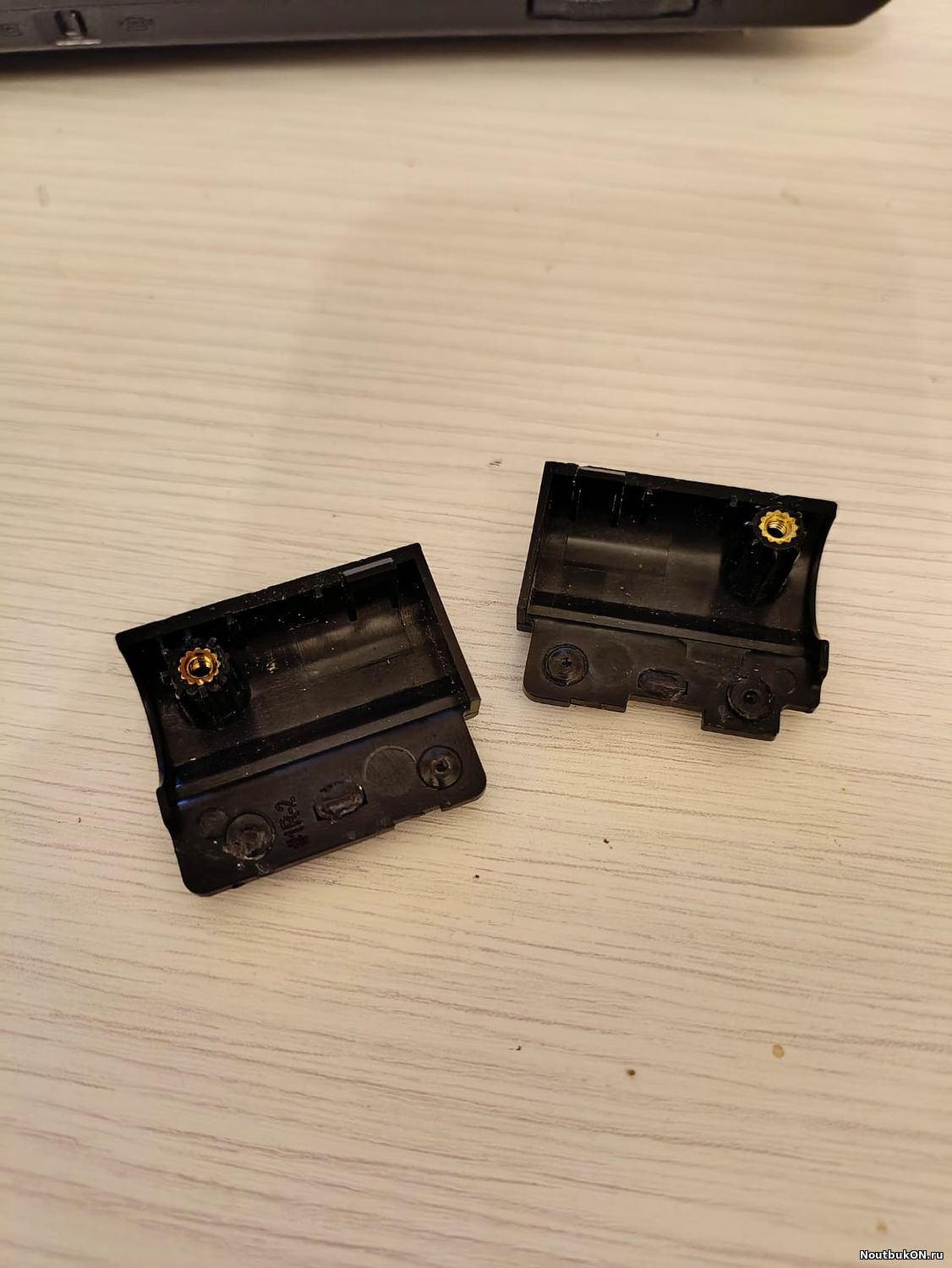 Накладки петель на топкейс Acer Aspire E5-511 E5-521 E5-551 E5-571 E5-571G V3-572
