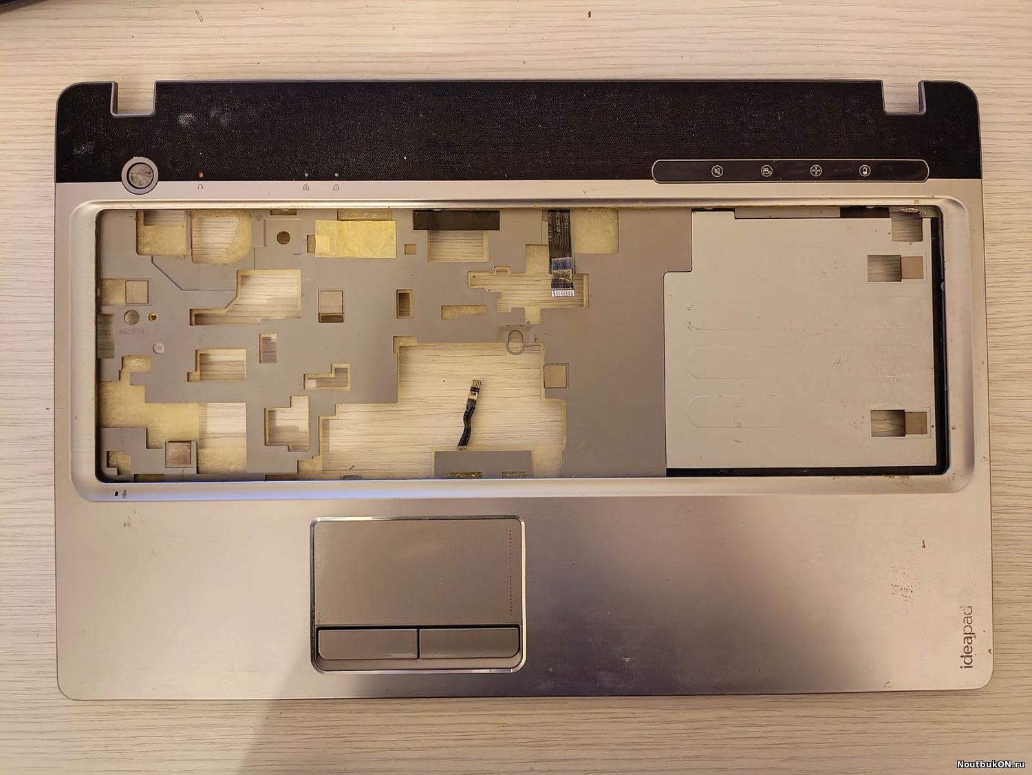 Верхняя часть корпуса топкейс для ноутбука Lenovo Ideapad Z560, Z565 (AP0E4000910, AP0E4000601, AP0E4000400, AP0E4000210)