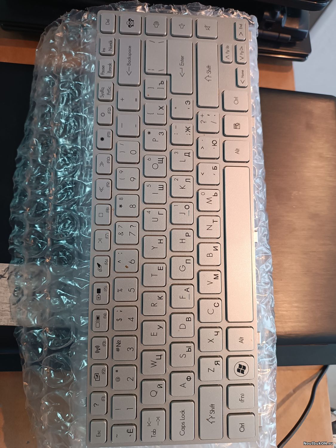 Клавиатура для Packardbell NX69 Acer 3830 есть пару небольших царапок V121602CS1 PK130IO3B04 V121602CS оригинал