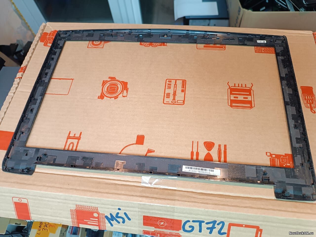 Рамка матрицы ДЛЯ НОУТБУКА MSI GT72 DOMINATOR MS-1782