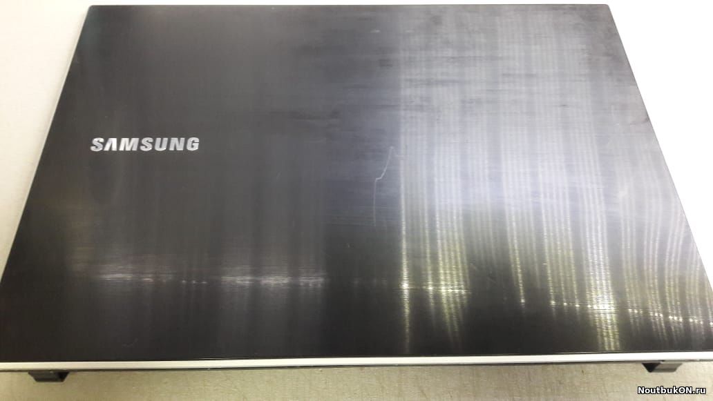Крышка матрицы с рамкой для ноутбука Samsung NP300V4A, BA75-03223A